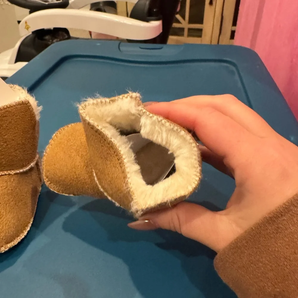 NWT INFANT BOOTIES